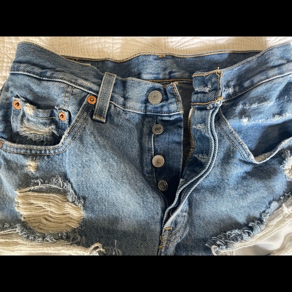 Levi’s 501® ORIGINAL HIGH RISE WOMEN'S SHORTS - Picture 3 of 6